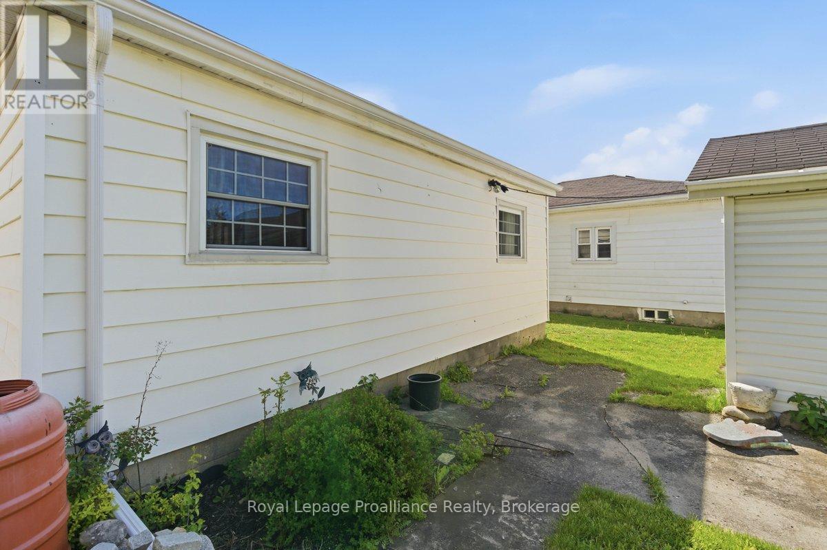 14 RAMSAY AVENUE - 39