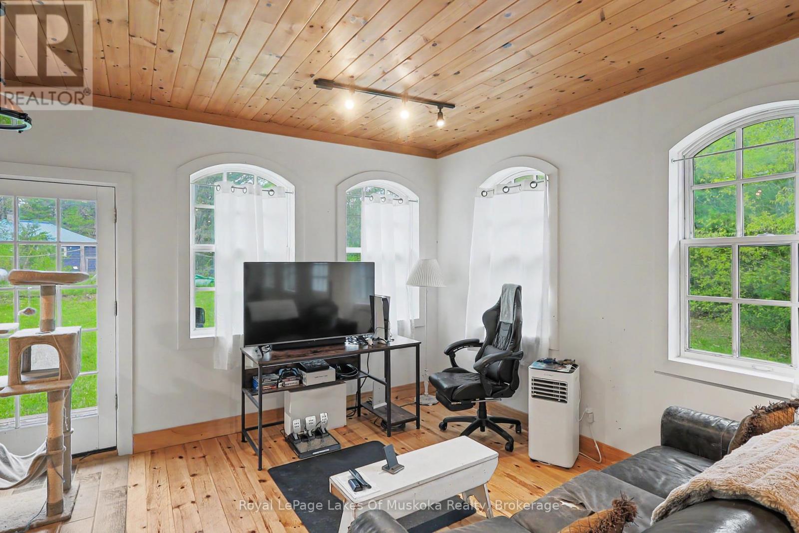 1003 KELLY ROAD - 27