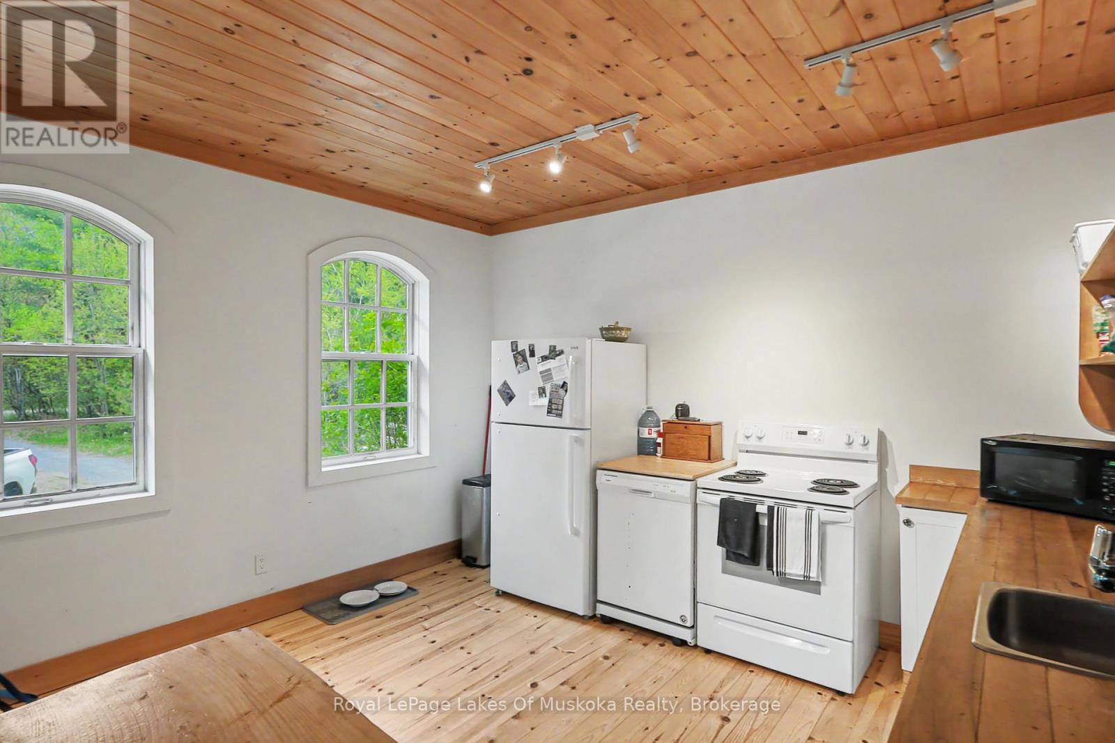 1003 KELLY ROAD - 28