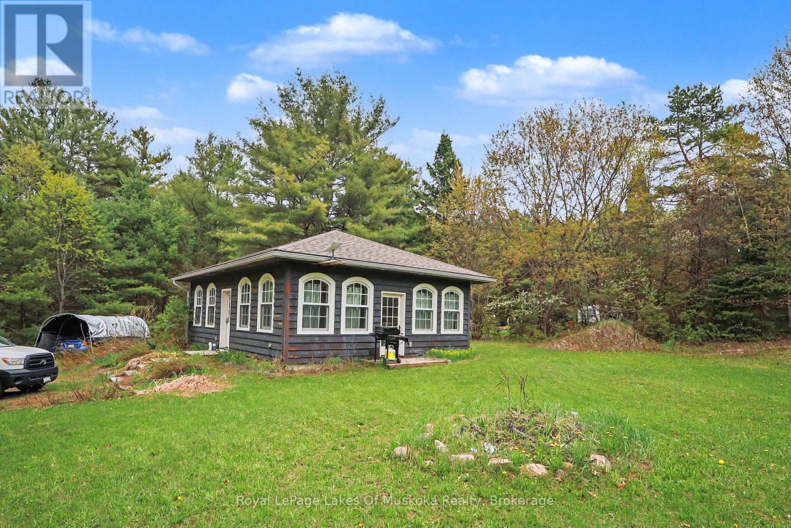 1003 KELLY ROAD - 33