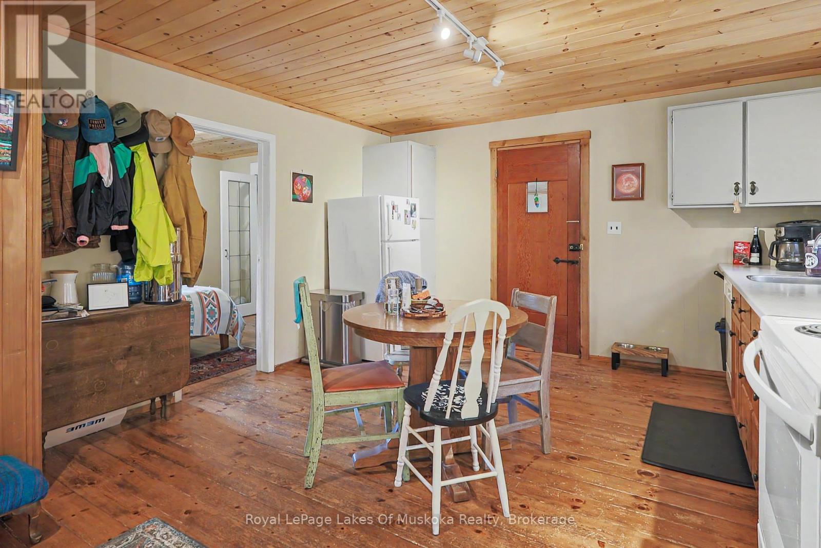 1003 KELLY ROAD - 5