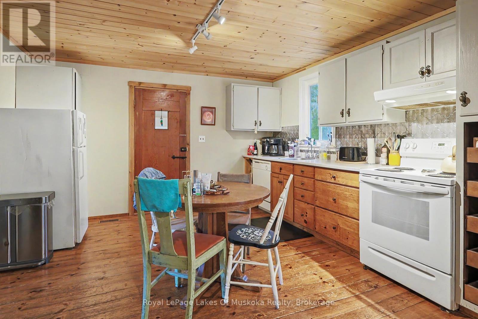 1003 KELLY ROAD - 6