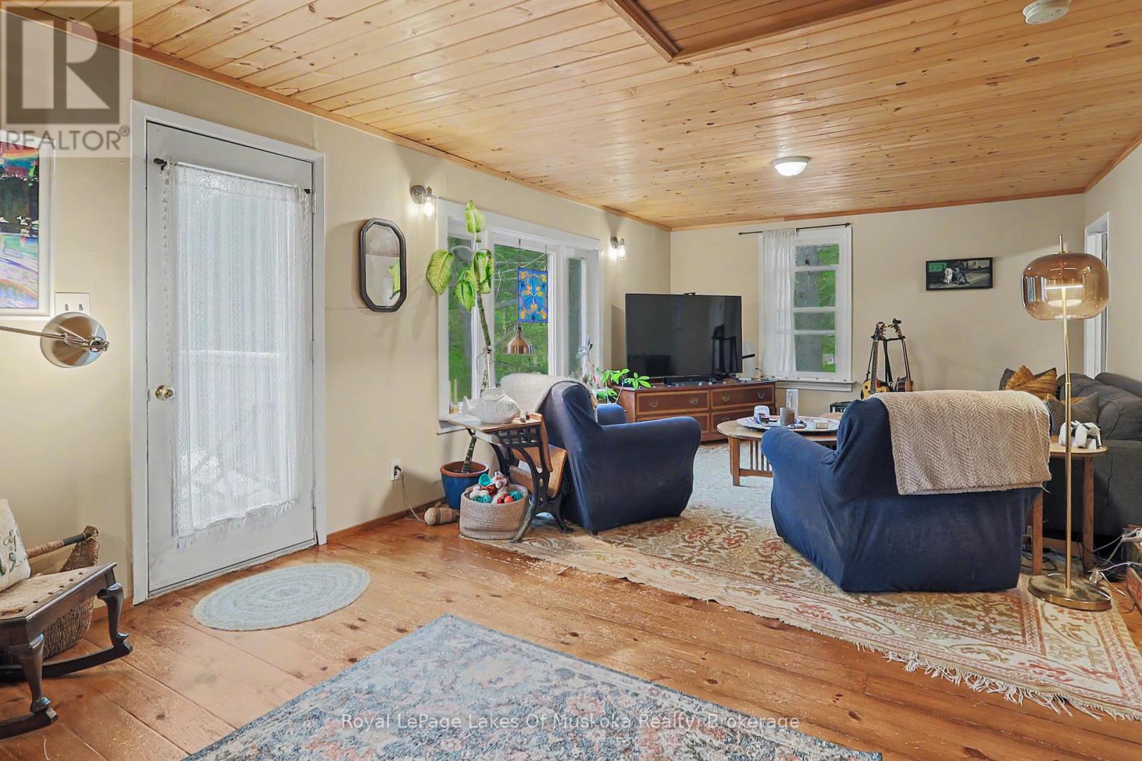 1003 KELLY ROAD - 7