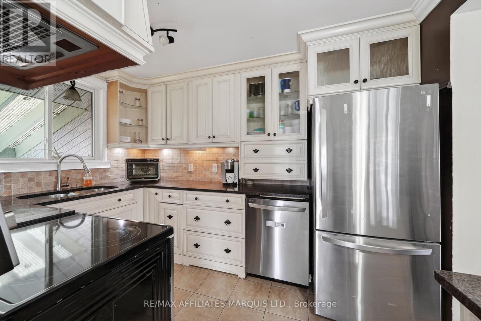 19 DUNBAR AVENUE - 10