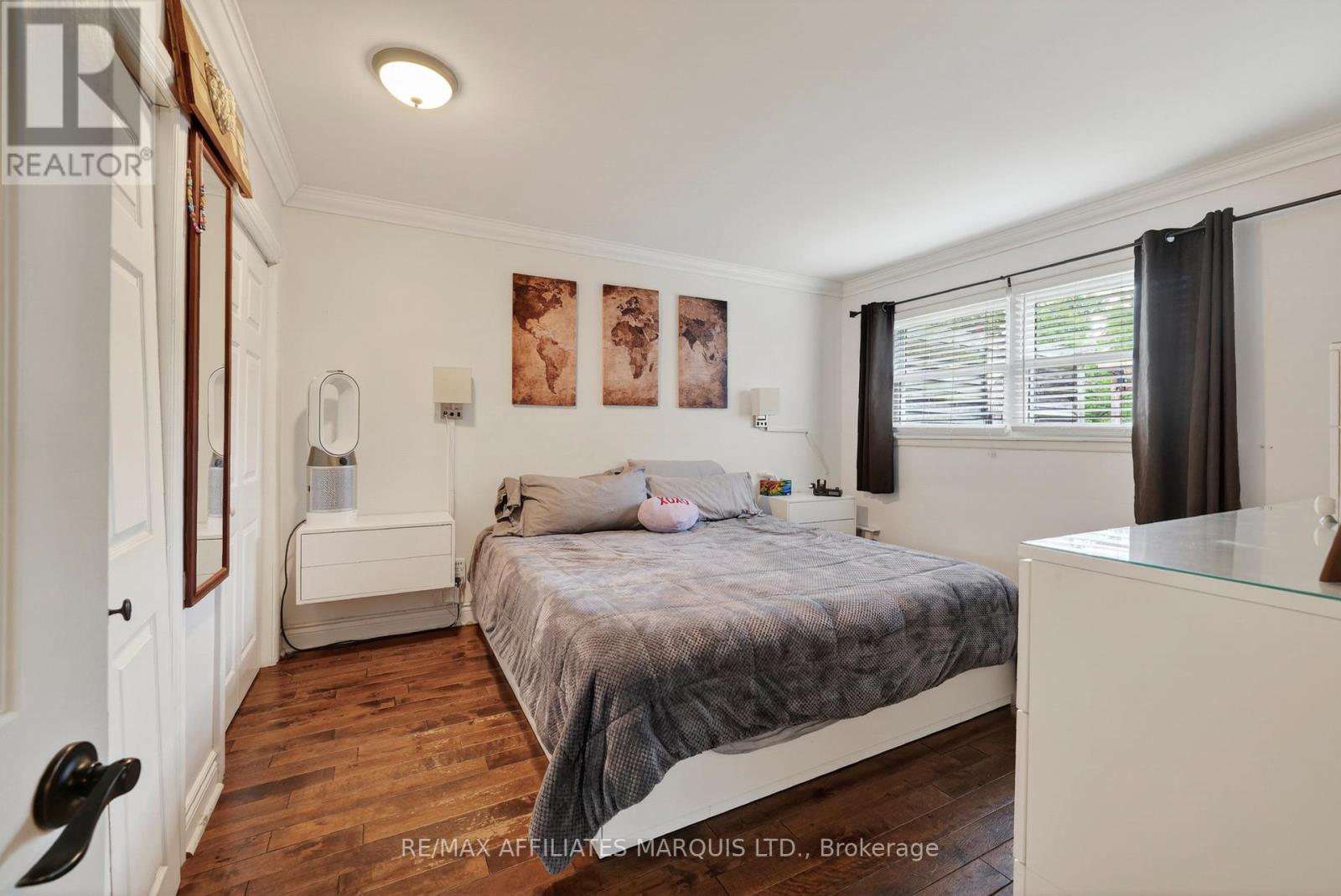 19 DUNBAR AVENUE - 12