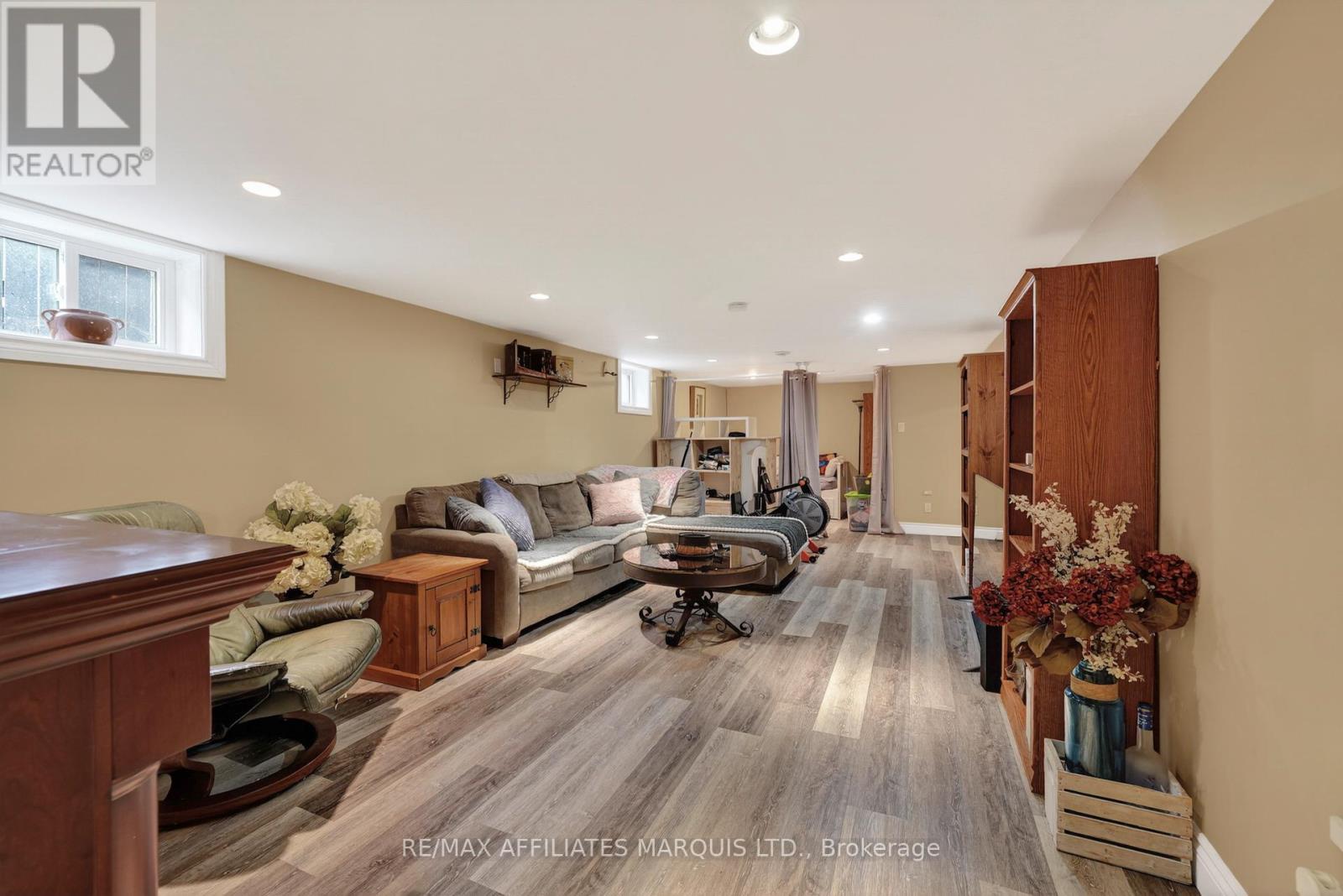 19 DUNBAR AVENUE - 21