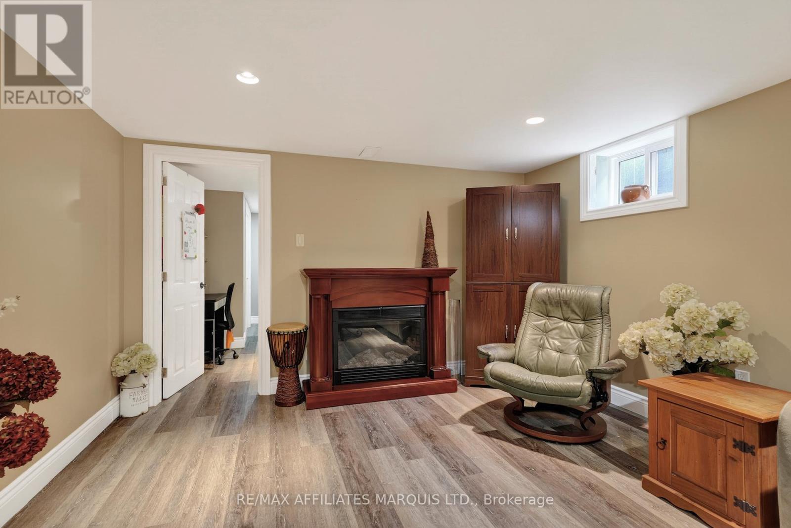 19 DUNBAR AVENUE - 22