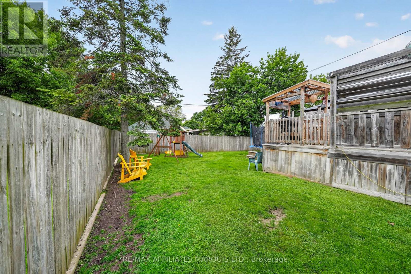 19 DUNBAR AVENUE - 33