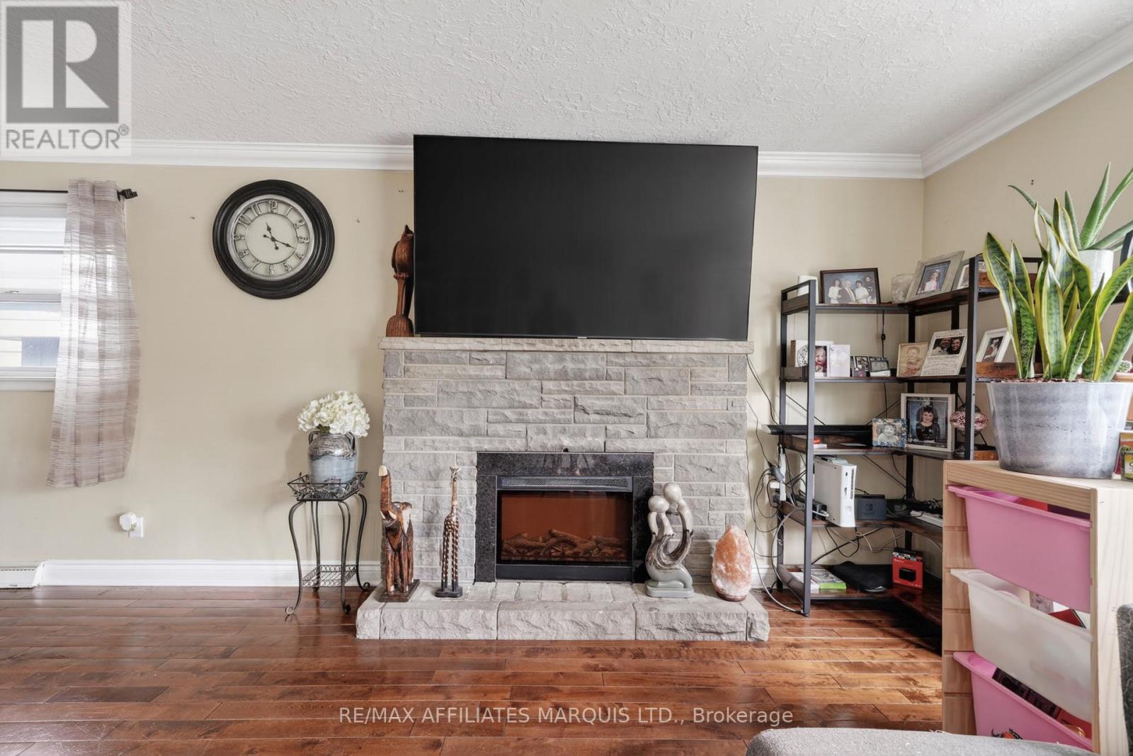 19 DUNBAR AVENUE - 9