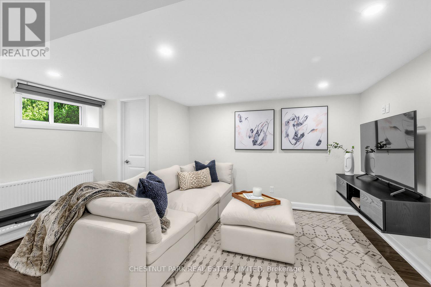 29 ELVINA GARDENS - 19