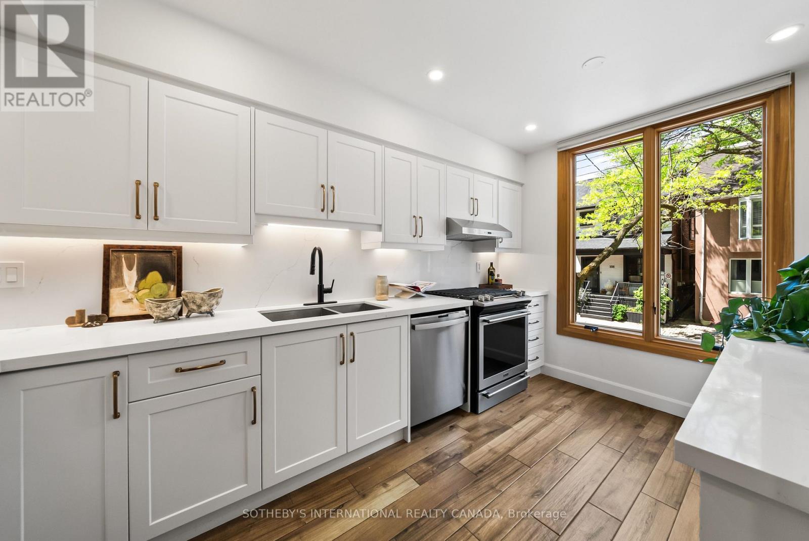111A ALCORN AVENUE - 16