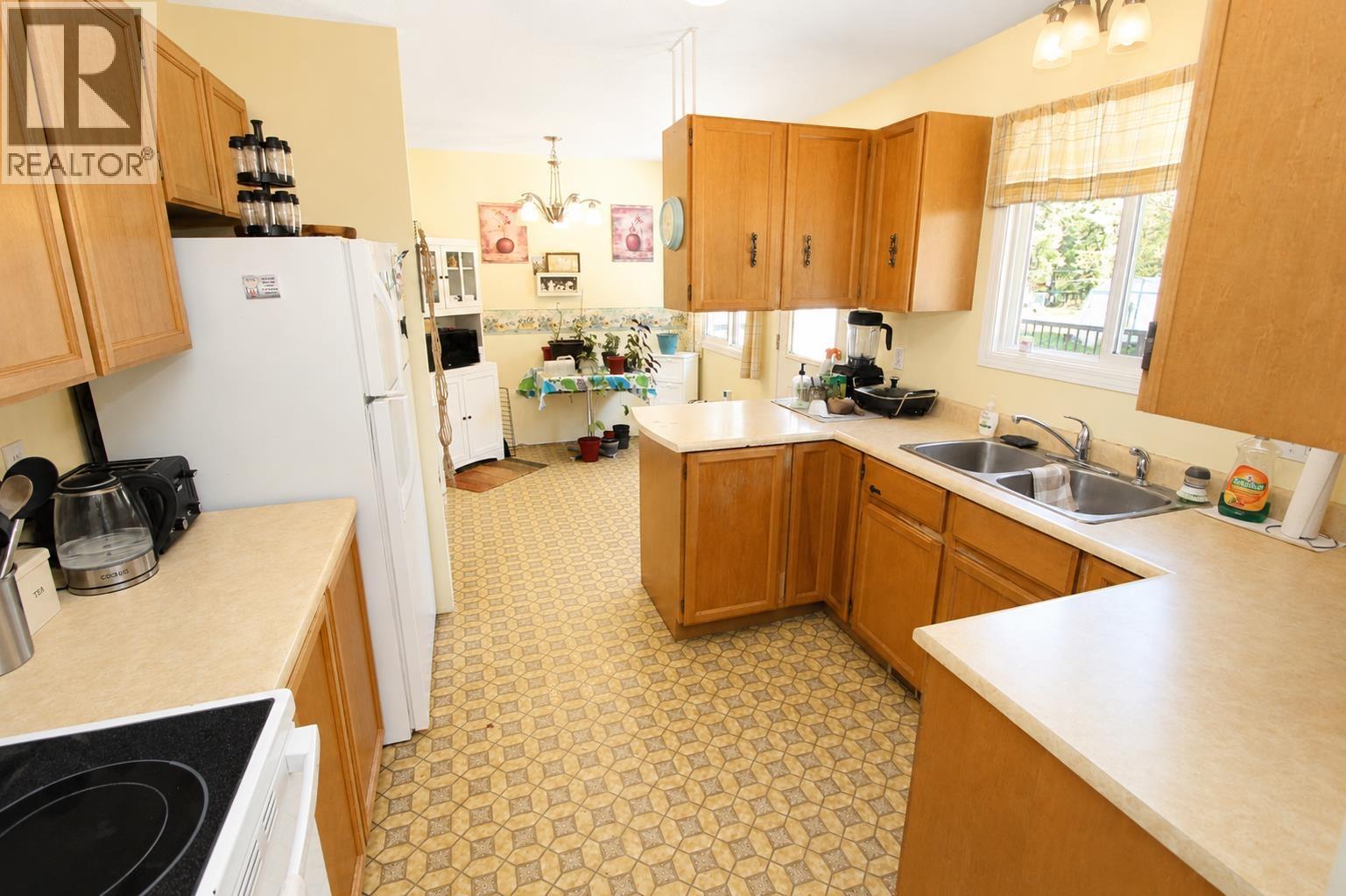 3865 OMINECA CRESCENT - 9