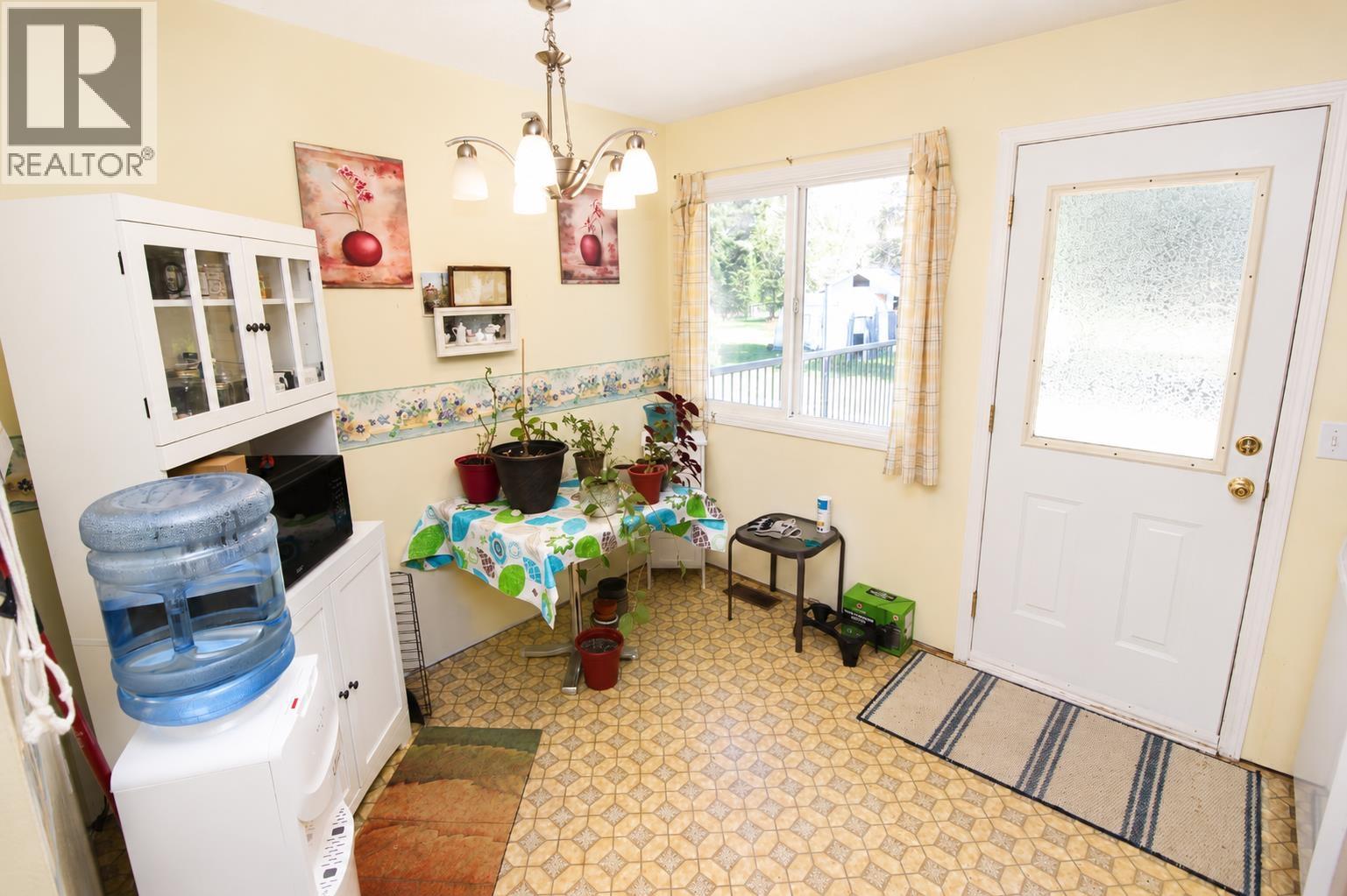 3865 OMINECA CRESCENT - 16