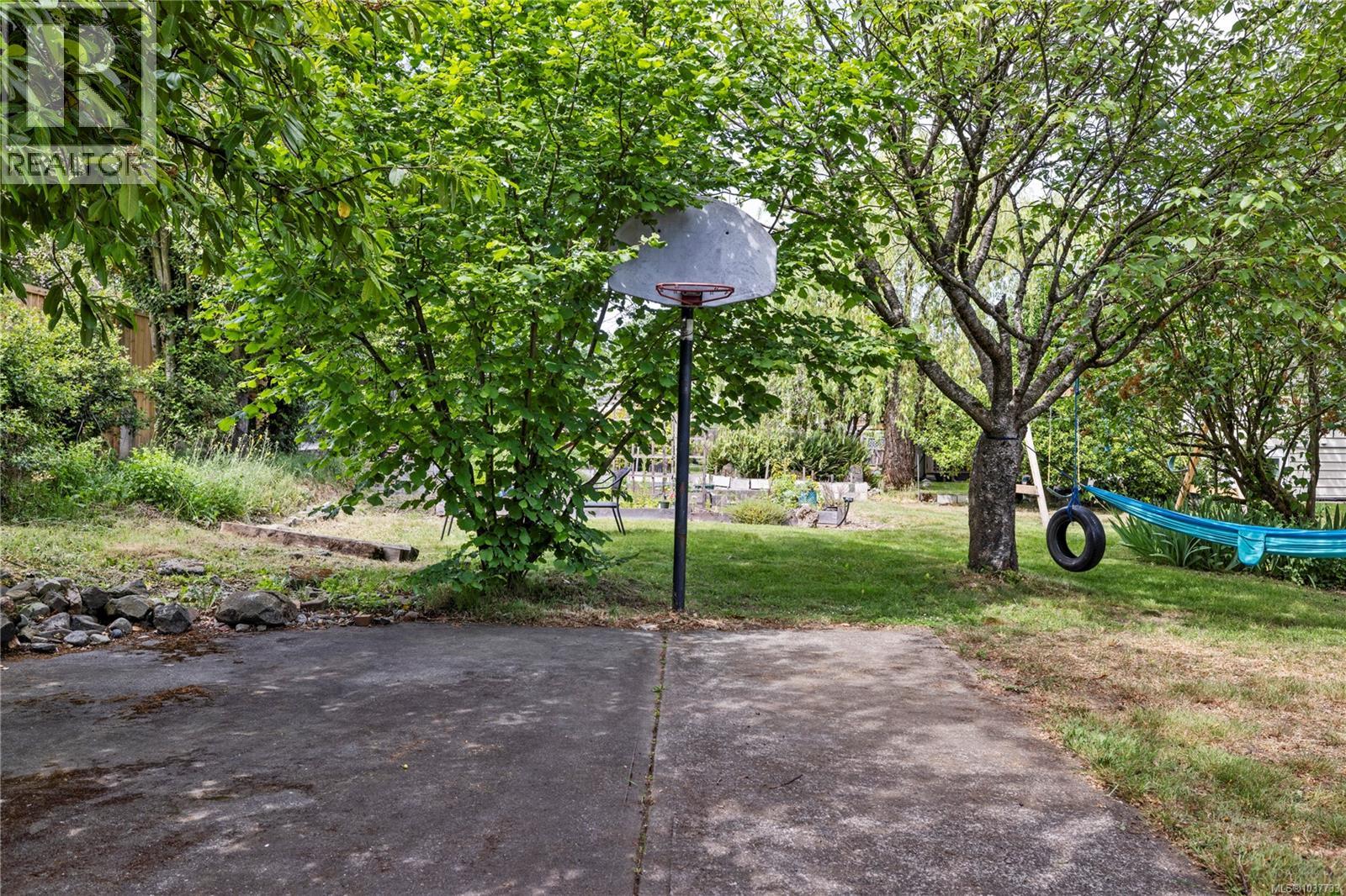 522 Victoria Rd - 54