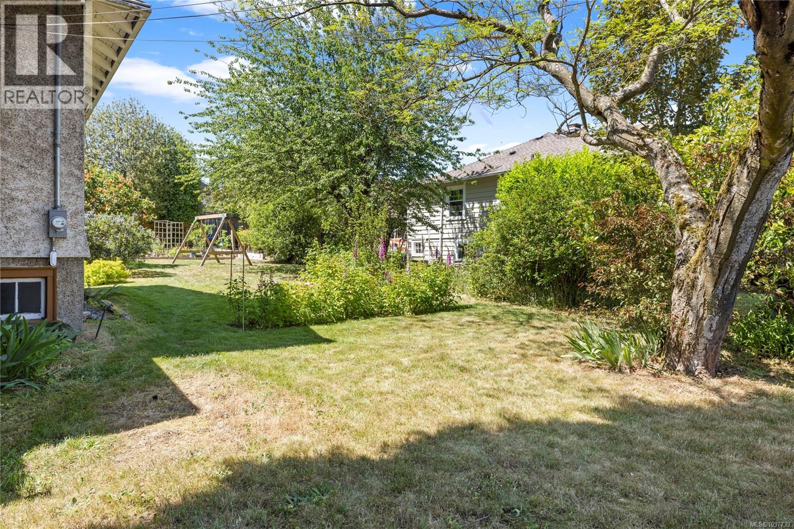 522 Victoria Rd - 74