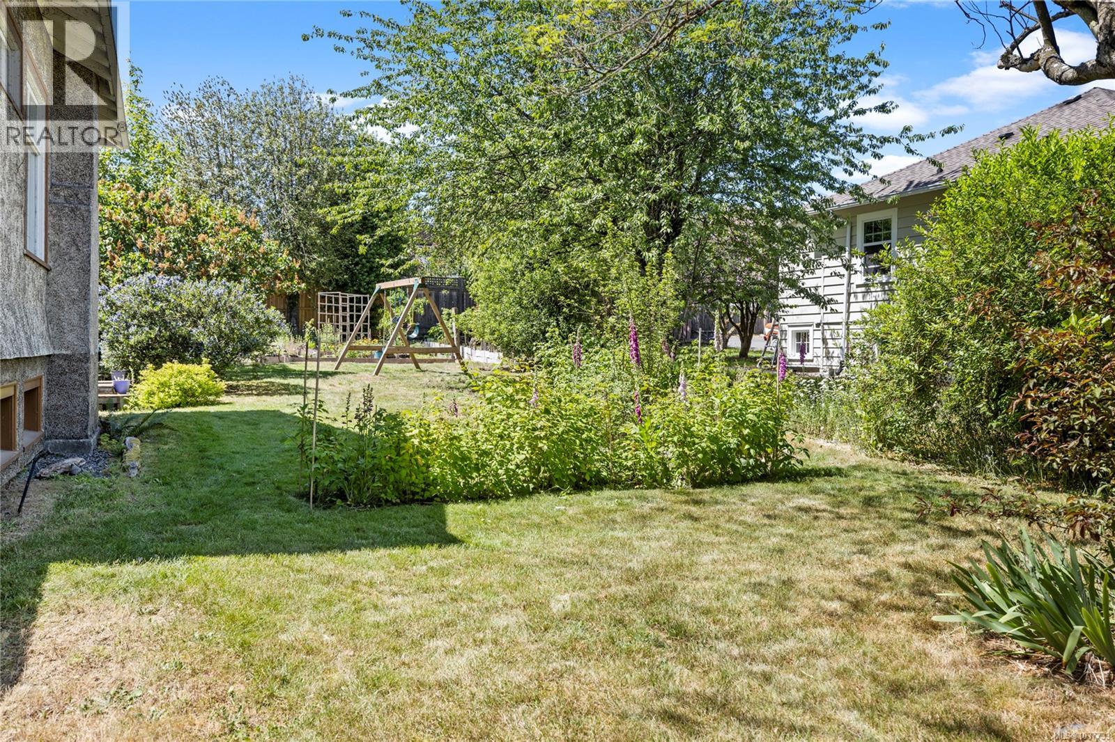 522 Victoria Rd - 73