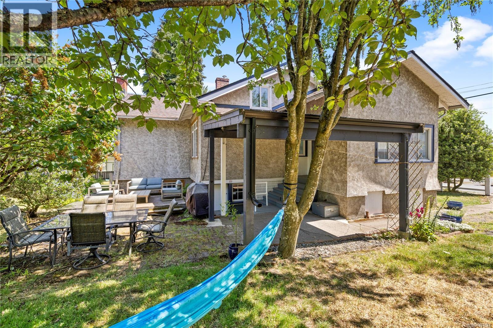 522 Victoria Rd - 58
