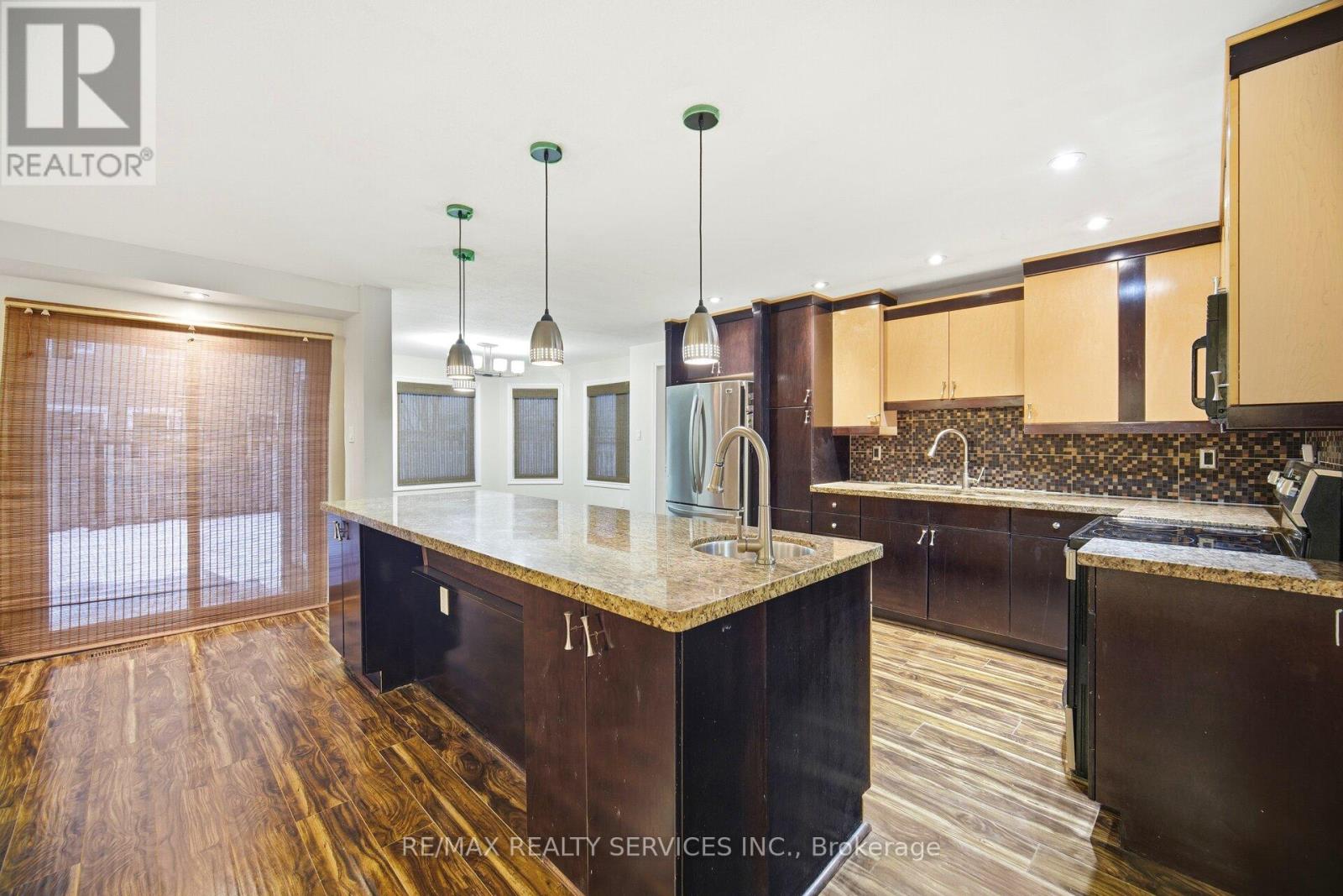 514 GROVE STREET E - 12