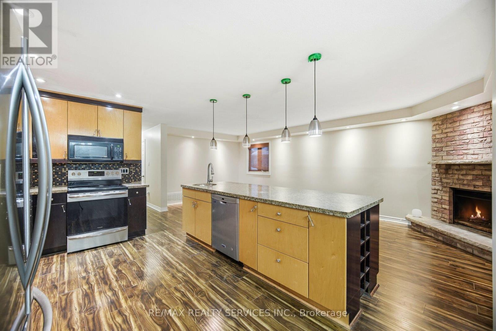 514 GROVE STREET E - 14