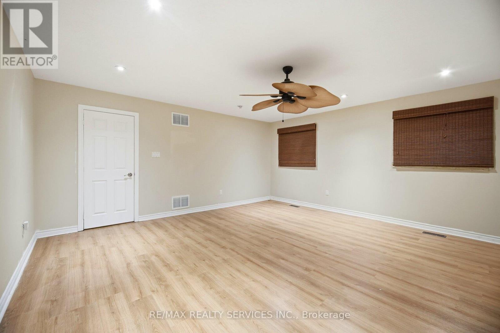 514 GROVE STREET E - 21