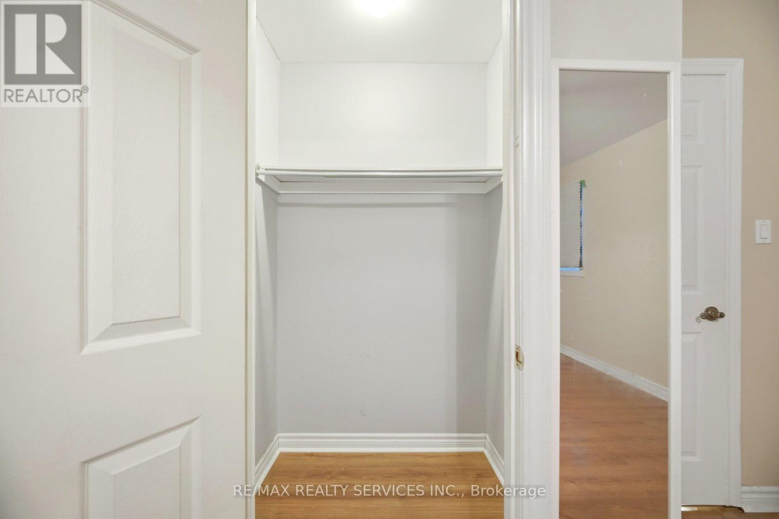 514 GROVE STREET E - 29