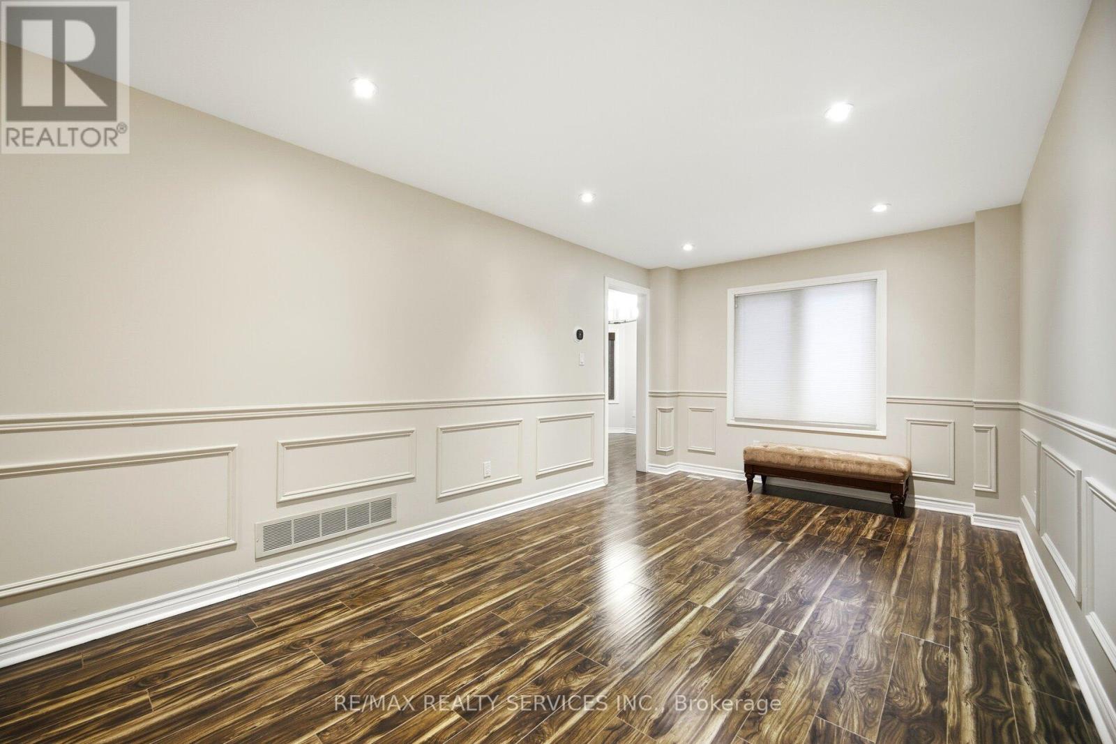 514 GROVE STREET E - 8