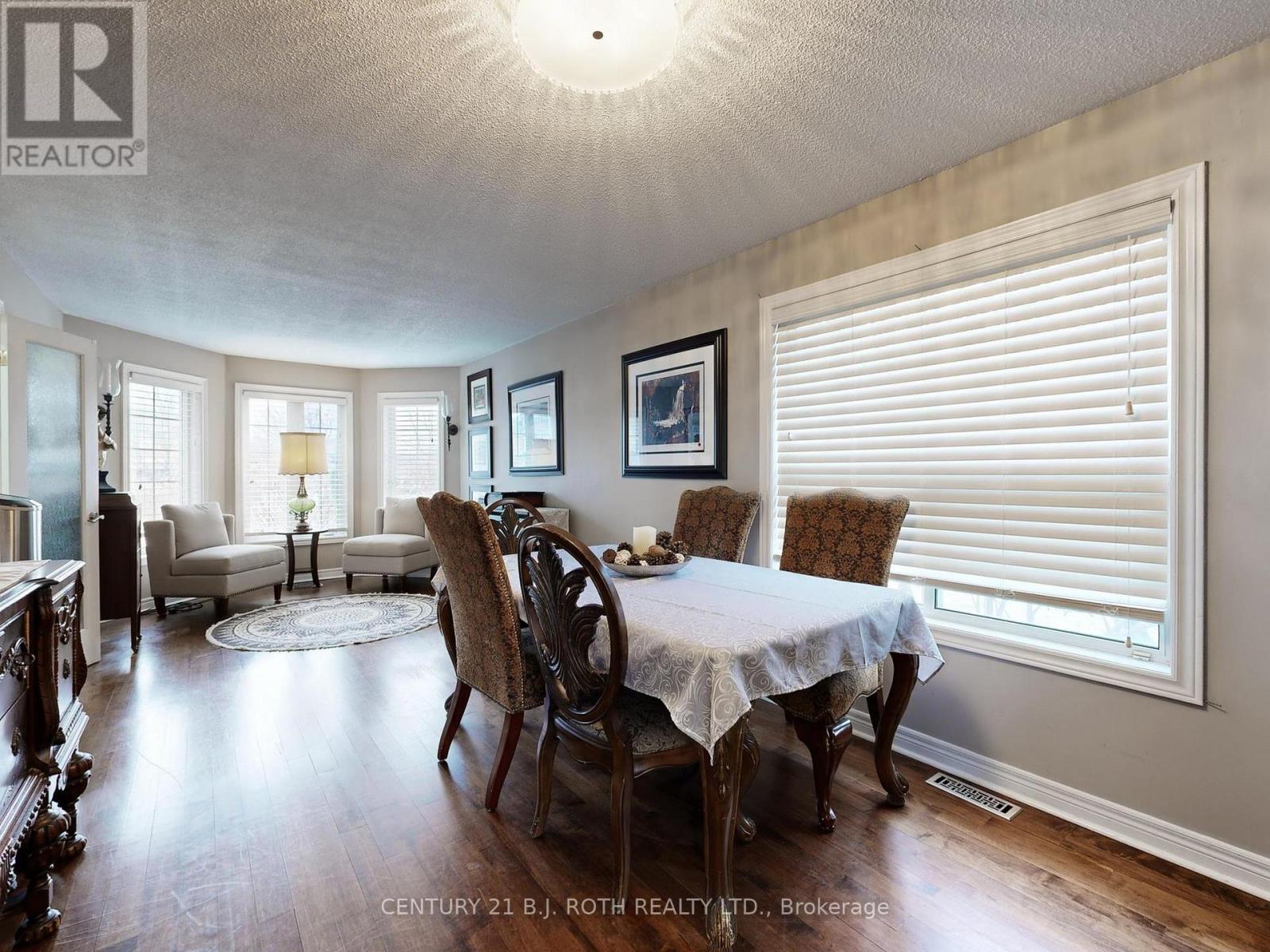 14 ROUND LEAF COURT - 10