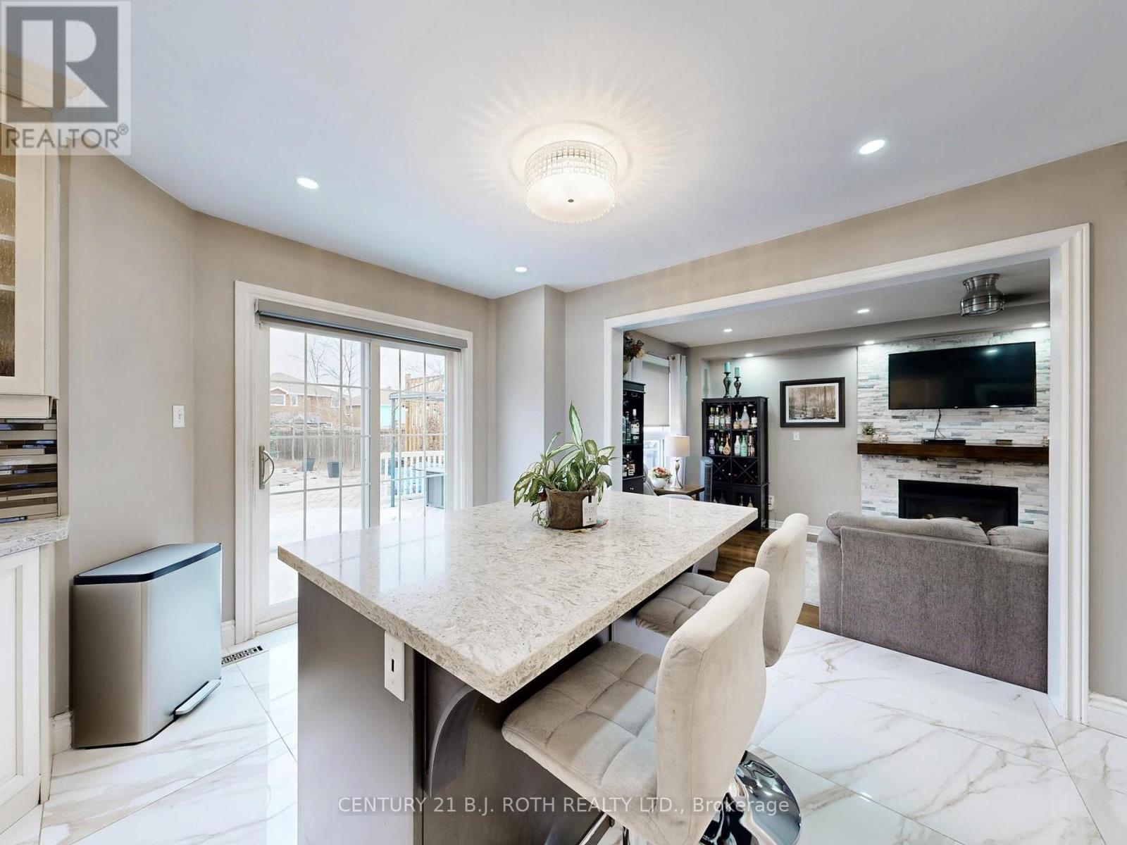 14 ROUND LEAF COURT - 14