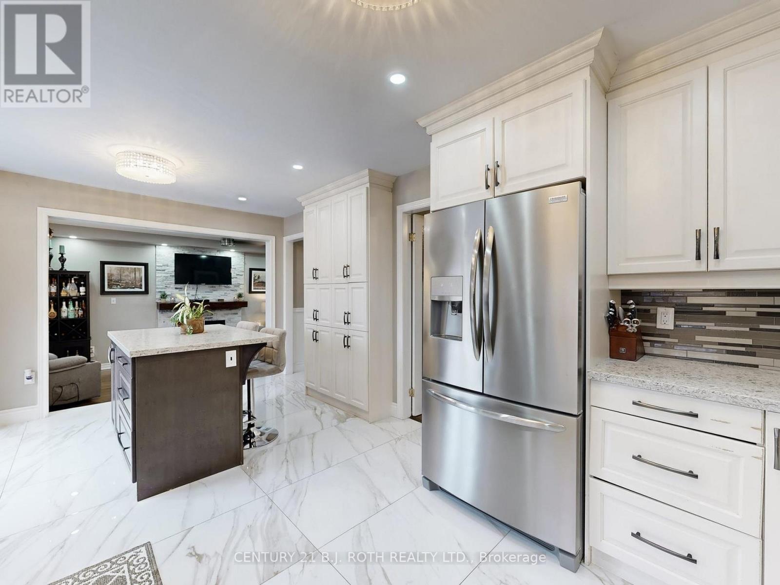 14 ROUND LEAF COURT - 18