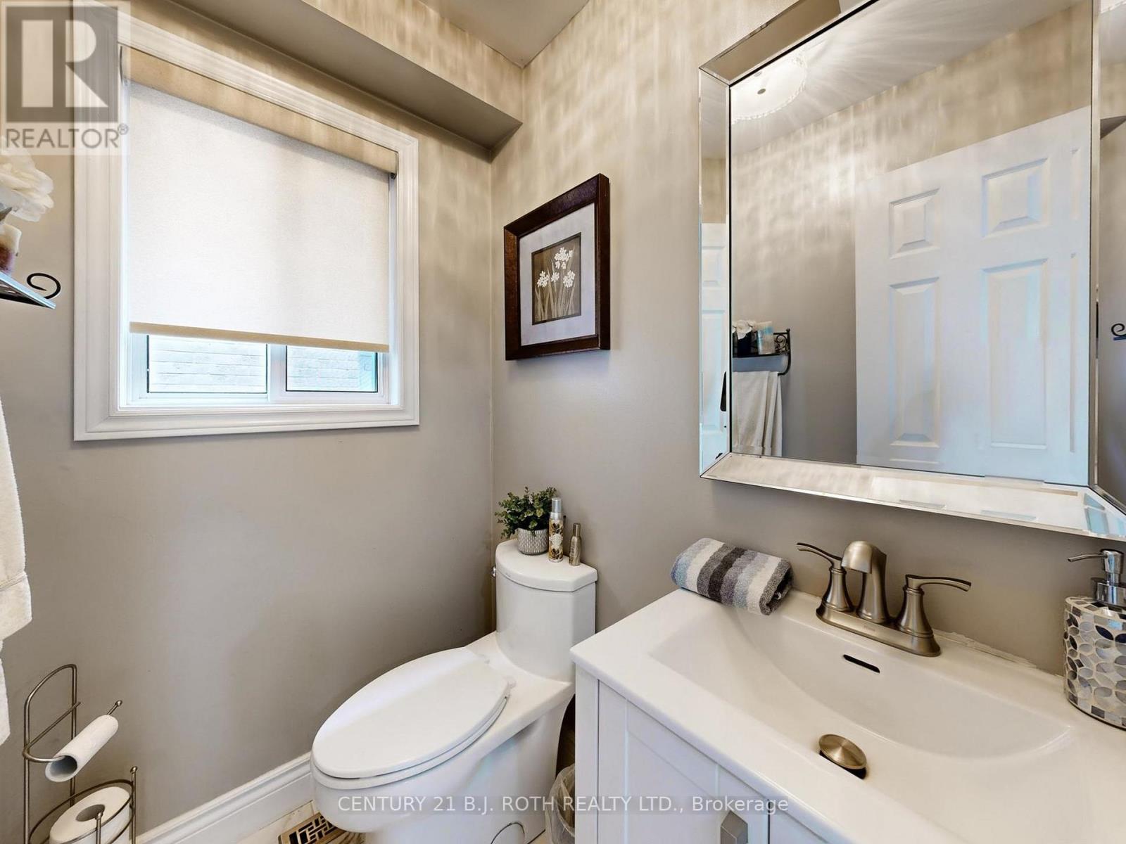 14 ROUND LEAF COURT - 19
