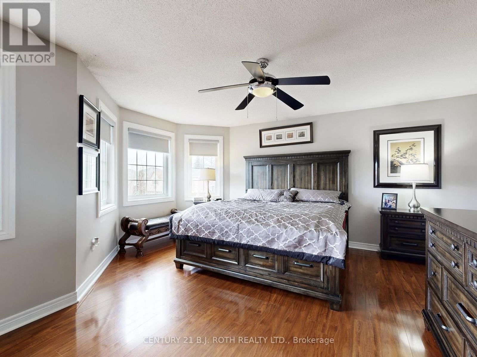 14 ROUND LEAF COURT - 21