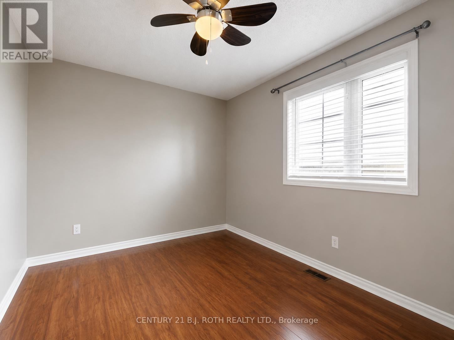 14 ROUND LEAF COURT - 27