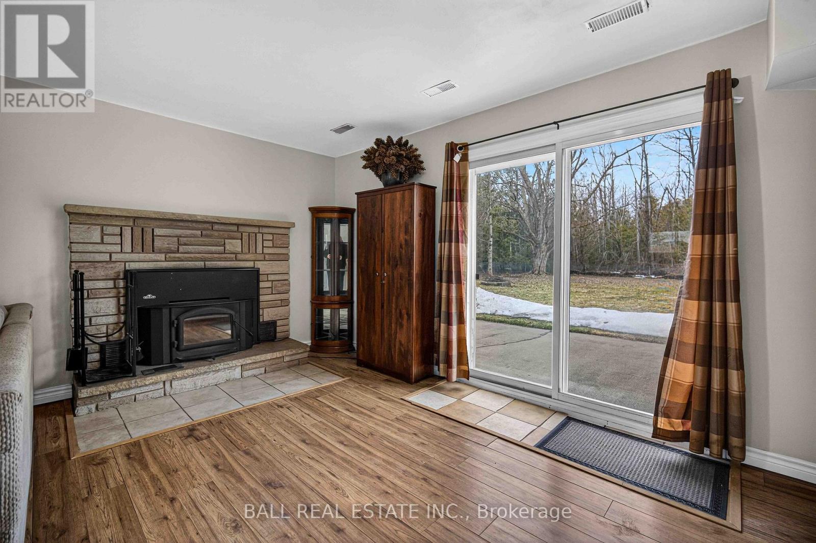 166 VICTORIA DRIVE - 23