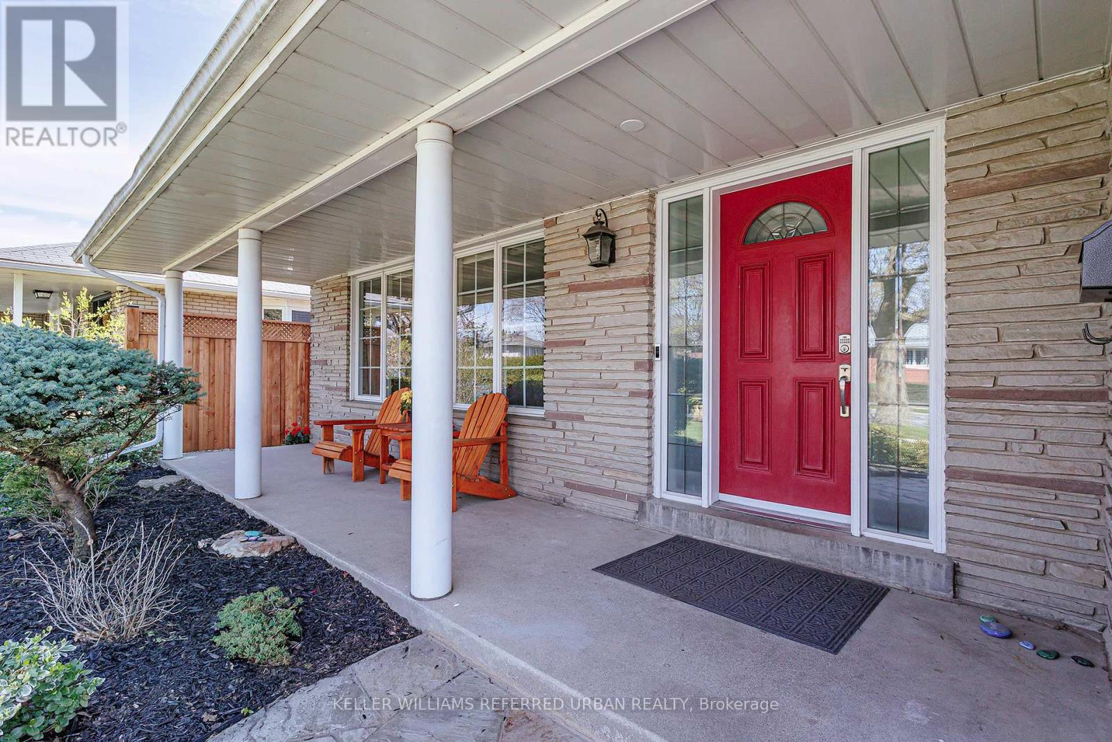 8 MARKWOOD CRESCENT - 6