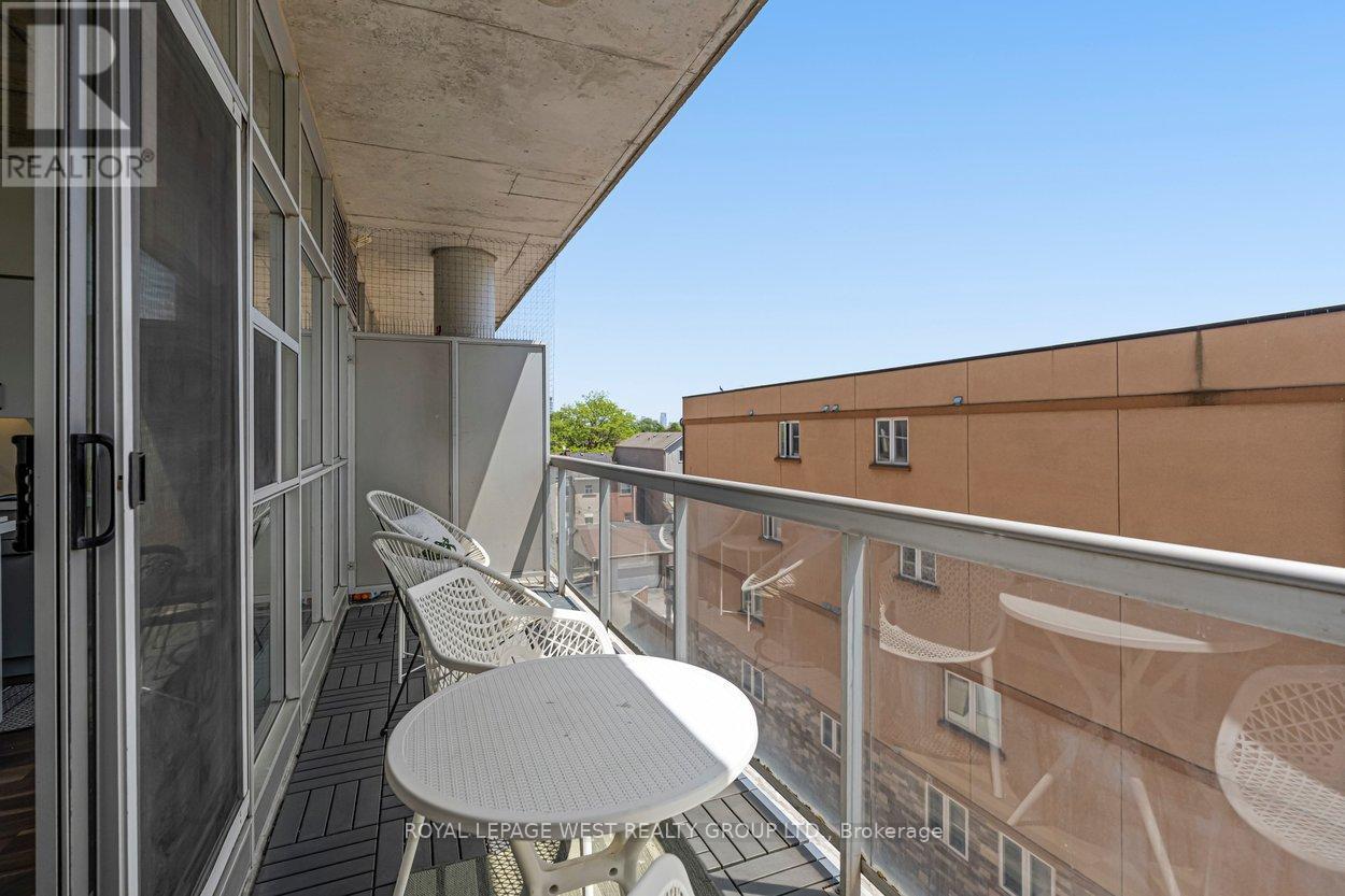 #406 1375 DUPONT STREET - 33