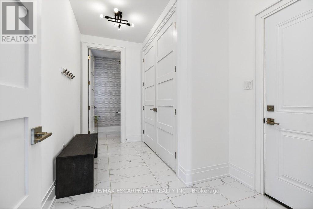 #6 2134 NEW STREET - 18