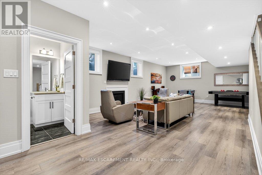 #6 2134 NEW STREET - 34