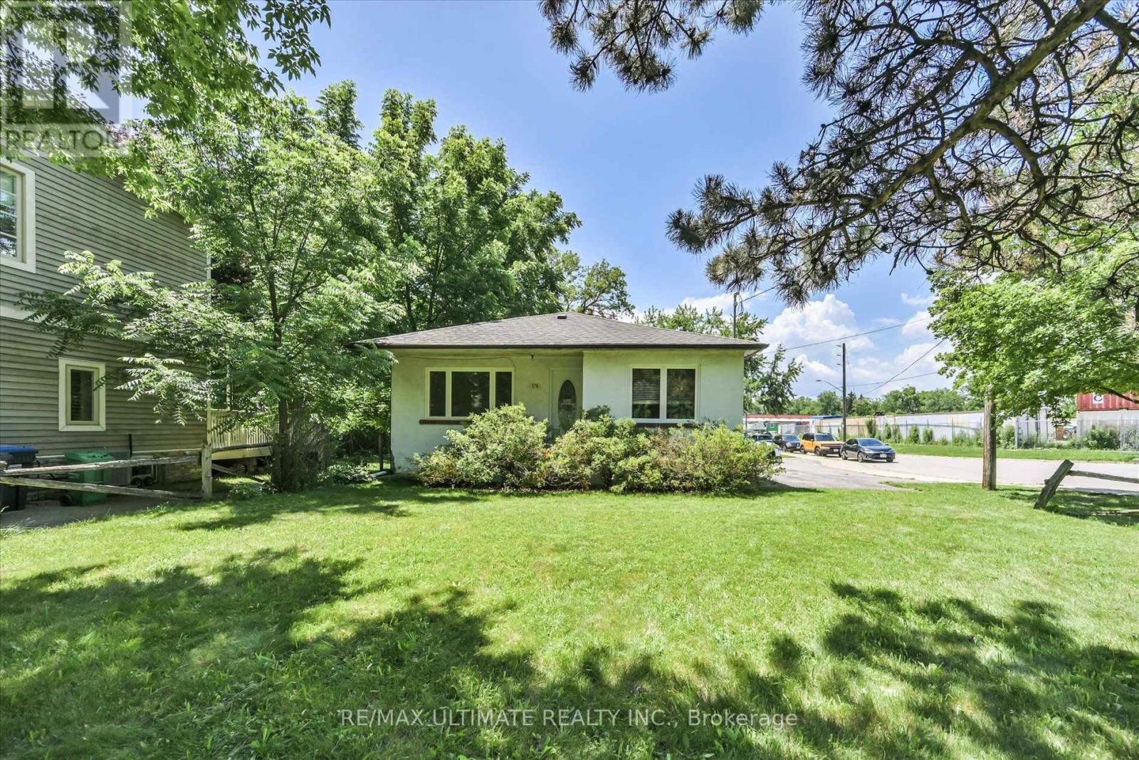 1076 DIXIE ROAD - 1