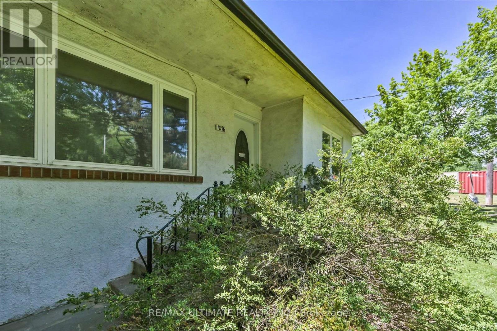 1076 DIXIE ROAD - 4