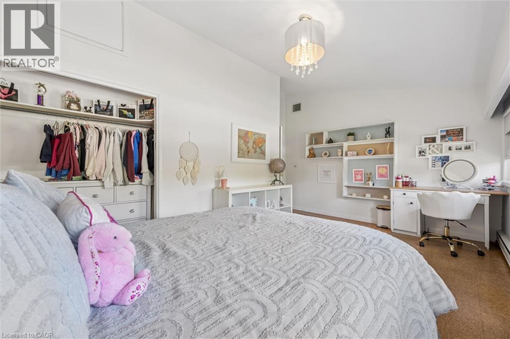 16 PARKWOOD Drive - 25