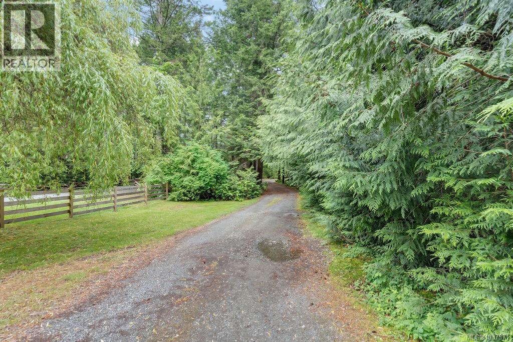 8996 Chemainus Rd - Image 2