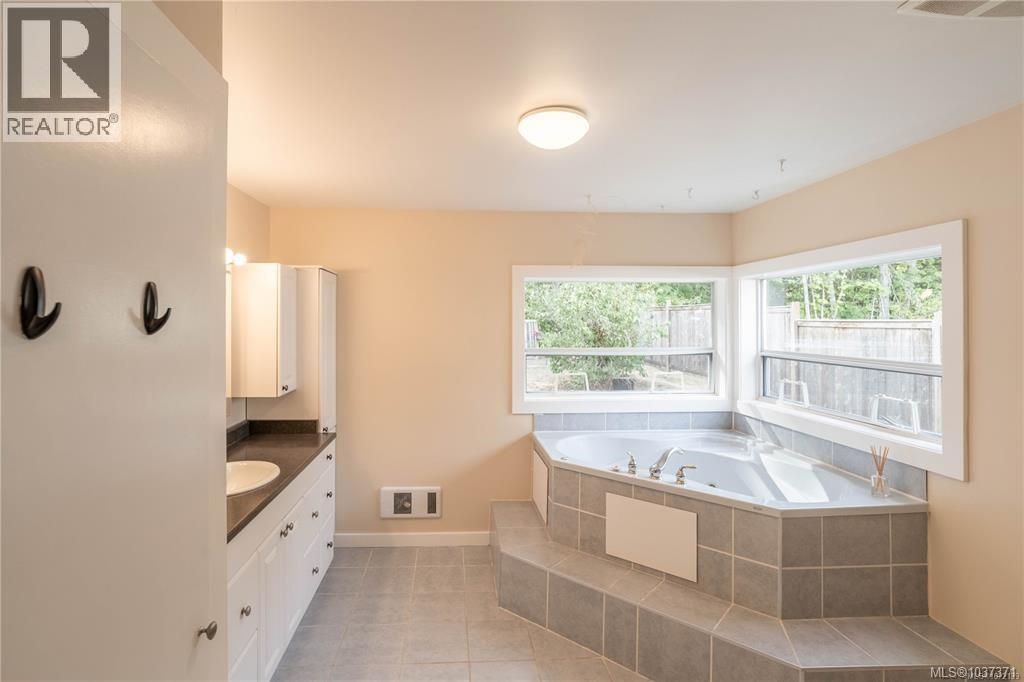 8996 Chemainus Rd - 56