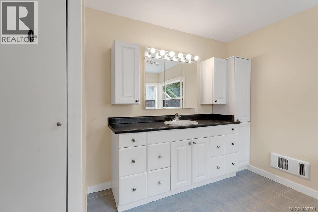 8996 Chemainus Rd - 53