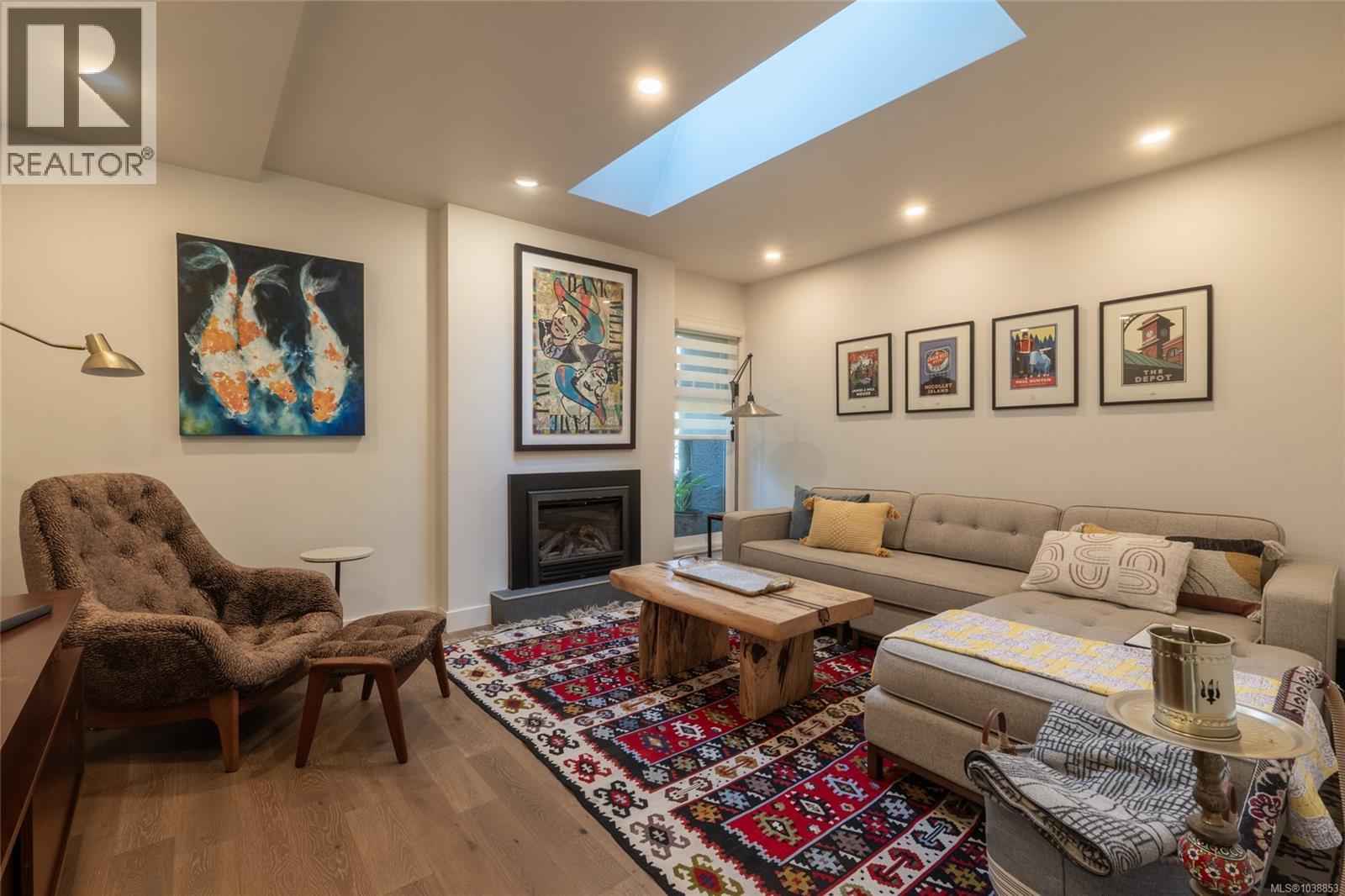 3 4056 Livingstone Avenue North, Saanich