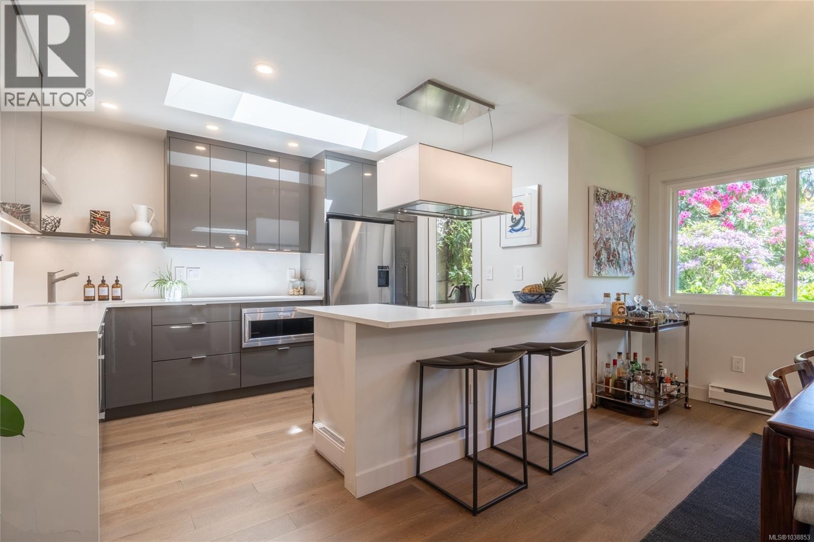 3 4056 Livingstone Avenue North, Saanich