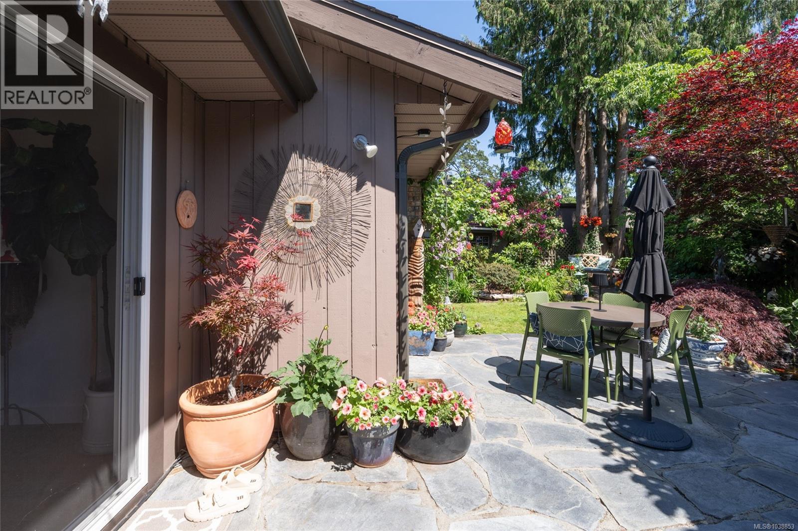 3 4056 Livingstone Avenue North, Saanich