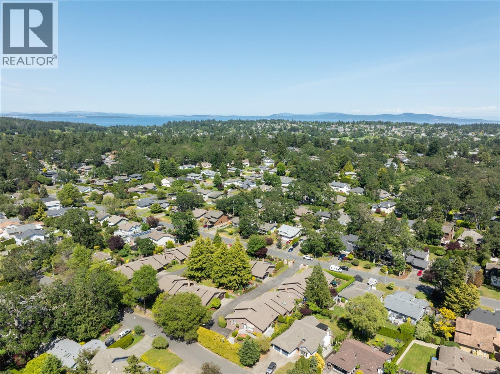 3 4056 Livingstone Avenue North, Saanich