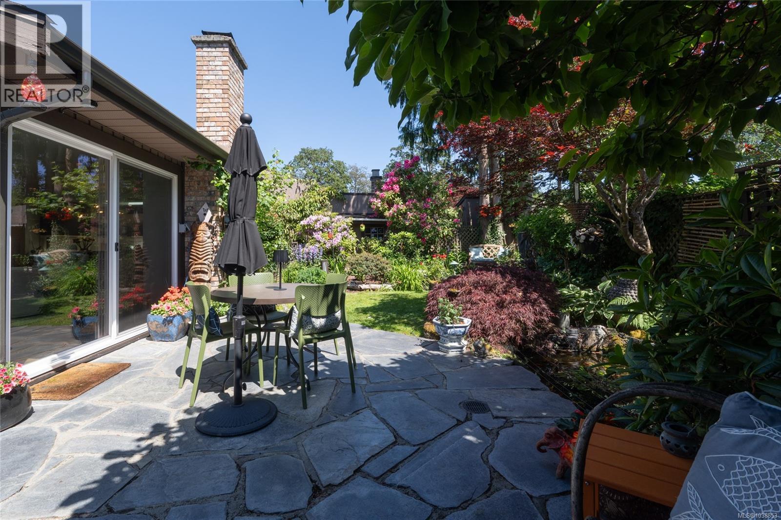 #3 4056 Livingstone Ave N - 28