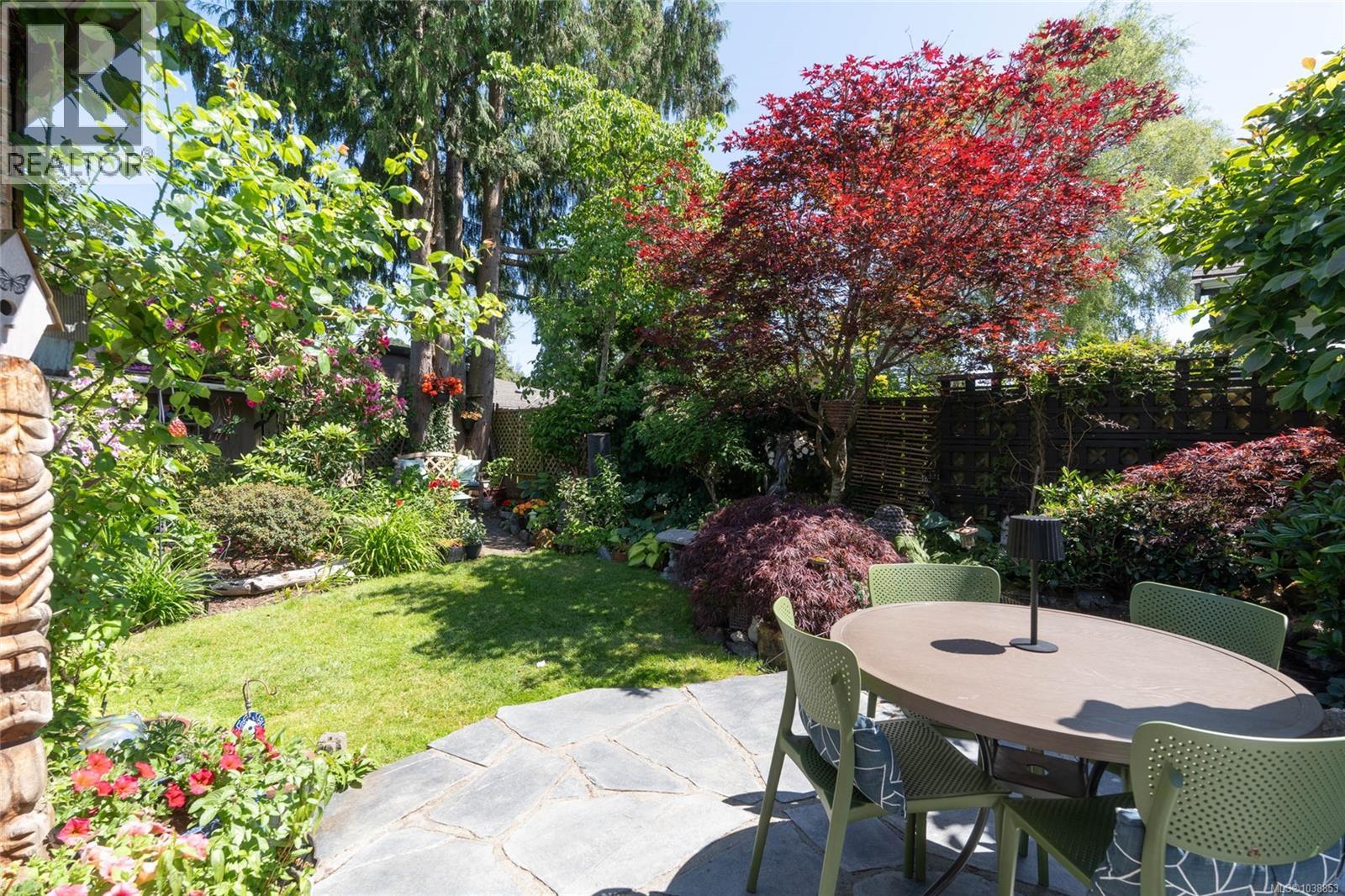 3 4056 Livingstone Avenue North, Saanich