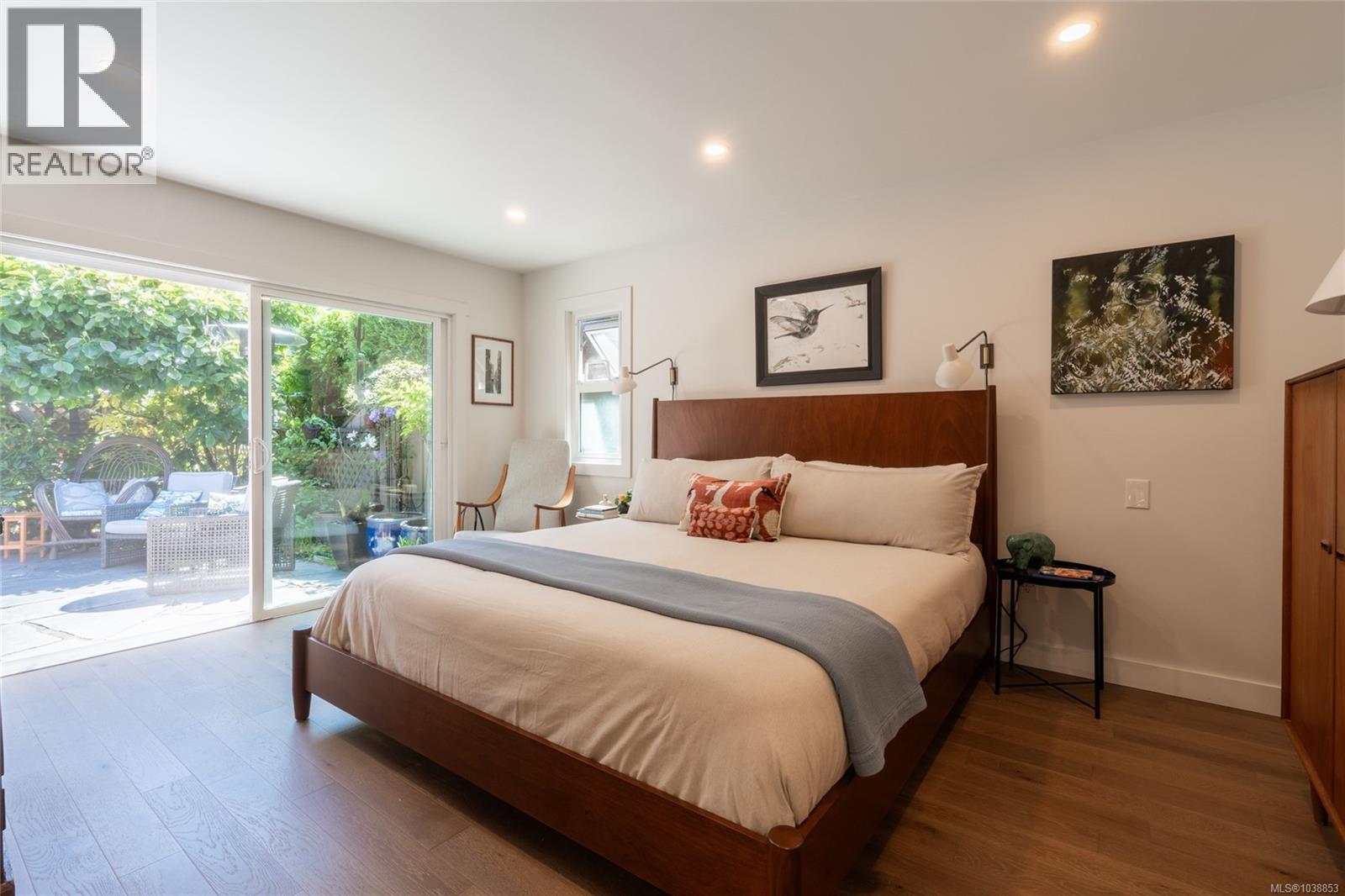 3 4056 Livingstone Avenue North, Saanich